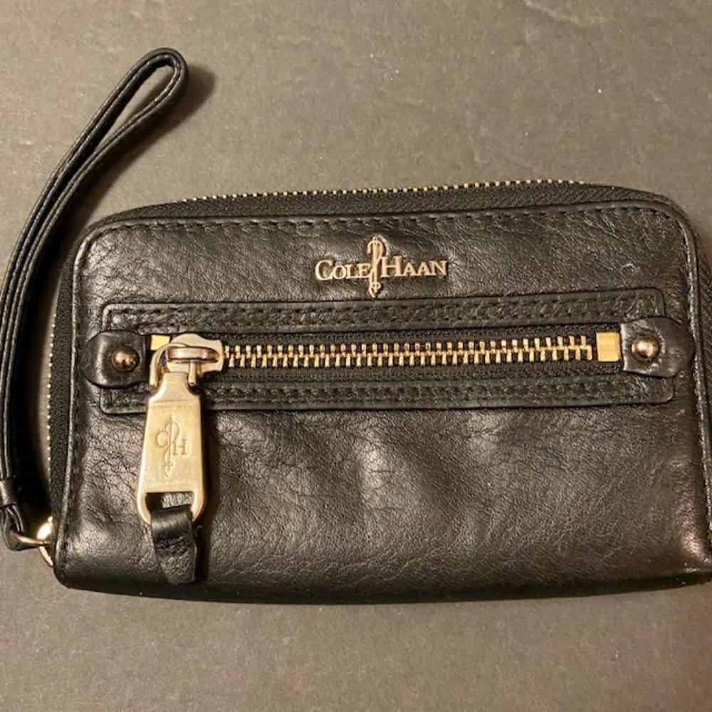 Cole Haan Wallet Black Leather Zip Around Wrist Strap